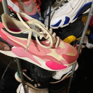 Puma size 7 woman’s